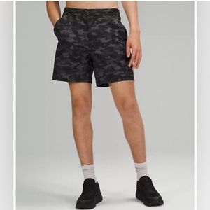 Lululemon like new. Pace breaker lined. Size Medium.